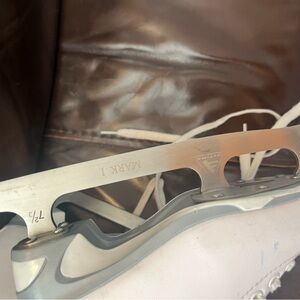 Size J13 Jackson ice skates in good condition.